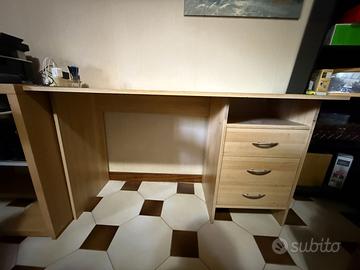 Scrivania Ikea con 3 cassetti