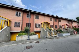 VILLA A SCHIERA A LEINÌ