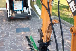 BARRA TAGLIA SIEPI PER ESCAVATORE DAI 10 Q.LI E OL