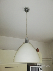 Lampadario in vetro opalino bianco