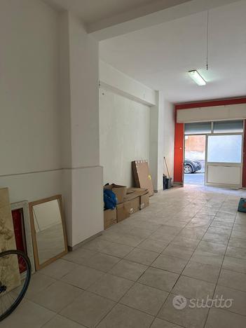 Garage 55 mq su strada in Via D'amico -Crispi