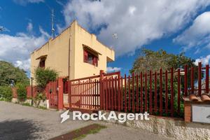 Villa di 258 m² con più di 5 locali a Aci Catena