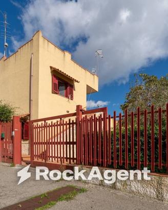 Villa di 258 m² con più di 5 locali a Aci Catena