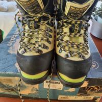 Scarponi trekking montagna