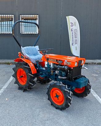 TRATTORE - KUBOTA B 7000 - CON ARCO DI PROTEZIONE