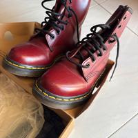 Dr martens cherry red numero 34