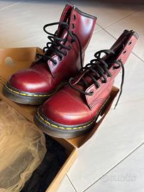 Dr martens cherry red numero 34