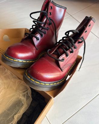 Dr martens cherry red numero 34
