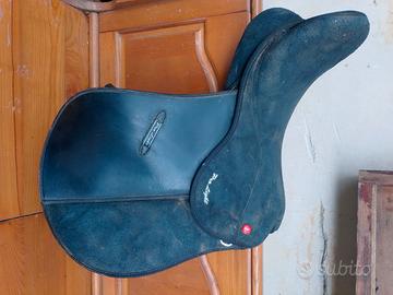 Sella  sintetica per equitazione  misura 17  