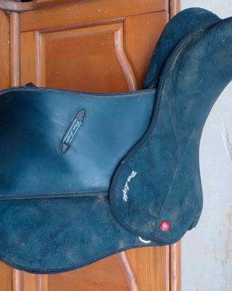 Sella  sintetica per equitazione  misura 17  