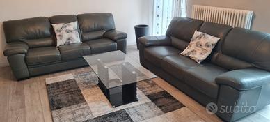 coppia Divani in pelle, praticamente nuovi