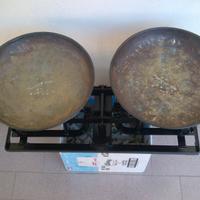 bilancia antica in ferro e bronzo