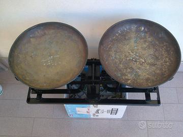 bilancia antica in ferro e bronzo