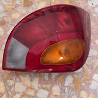 stop posteriore destro ford fiesta