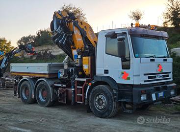 AUTOCARRO IVECO con gru