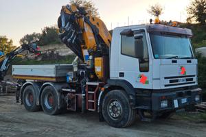 AUTOCARRO IVECO con gru