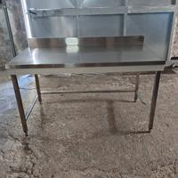 Tavolo in acciaio inox 