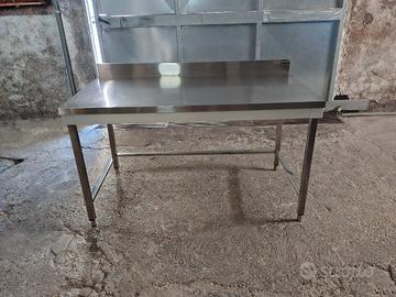 Tavolo in acciaio inox 