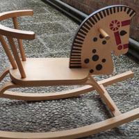 Cavallo a dondolo in legno