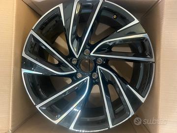 Cerchione Adelaide Vw Golf 19 pollici