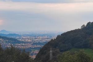 Appartamento con balcone vista colli e Bergamo