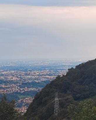Appartamento con balcone vista colli e Bergamo