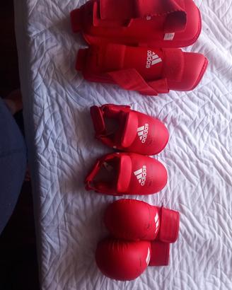 Attrezzatura da Karate come da foto dell'Adidas 
