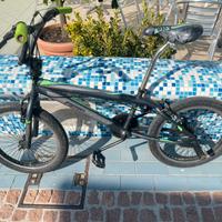 Bici acrobazia bmx professionale