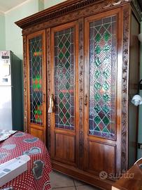 vetrina con vetro saldato a piombo