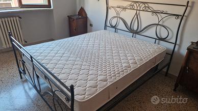 Letto matrimoniale in ferro battuto 