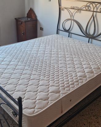 Letto matrimoniale in ferro battuto 