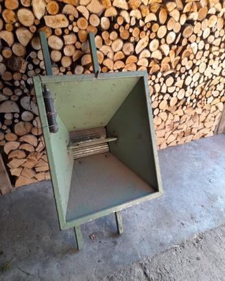 Pigiatrice manuale per frutta