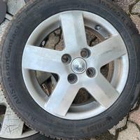 4 cerchi in lega e gomme 4 stagioni