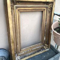 Cornice antica da restaurare