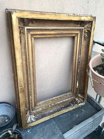 Cornice antica da restaurare