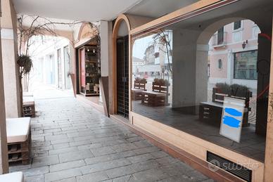 Negozio in centro a Camisano