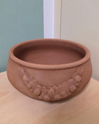 Vaso in terracotta bassorilievo 23 cm diametro