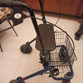 Deambulatore con ruote