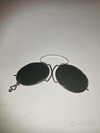 Antichi occhiali da naso con lenti da sole