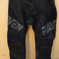 Abbigliamento motocross Raven e ginocchie 