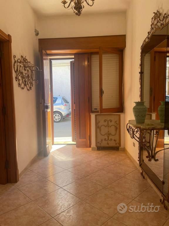 Appartamento di 160 m² con più di 5 locali e box a - Vista 3