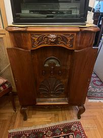 Mobile Radio d'Epoca in Legno Intagliato vintage
