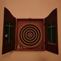 mobiletto e bersaglio per freccette