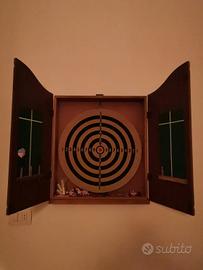 mobiletto e bersaglio per freccette