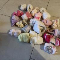 Scaldacuore, pantaloncini, body, calzini misti.