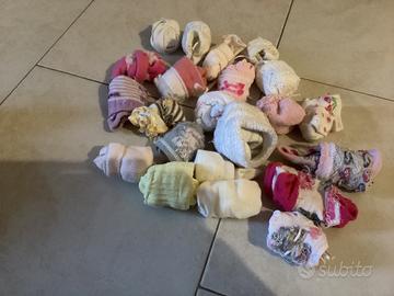 Scaldacuore, pantaloncini, body, calzini misti.