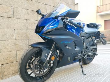 Yamaha YZF R7 - 2023 CON VARI ACCESSORI
