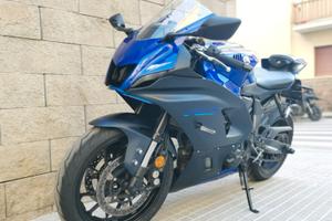 Yamaha YZF R7 - 2023 CON VARI ACCESSORI