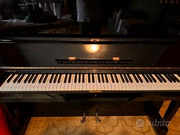 Pianoforte verticale yamaha nero
