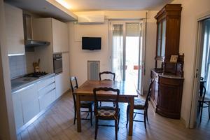 Viale della vittora a 100 metri dal mare